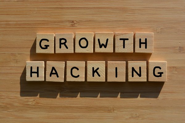 Quelles méthodes de growth hacking pourraient être efficaces pour une start-up de livraison de repas bio?