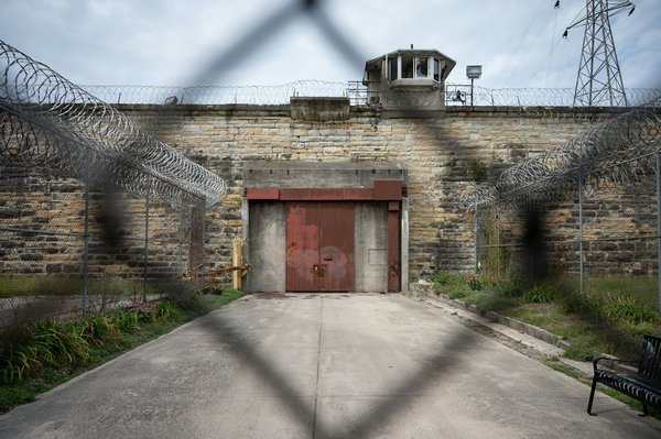 Porte prison : solutions sur mesure pour une sécurité maximale